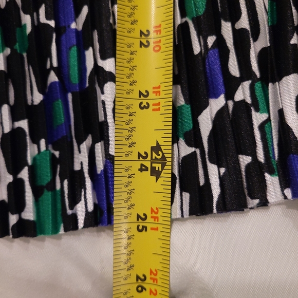 Kenneth Cole Reaction Pleated Polyester Sleeveless Blouse, Size L - Picture 7 of 7